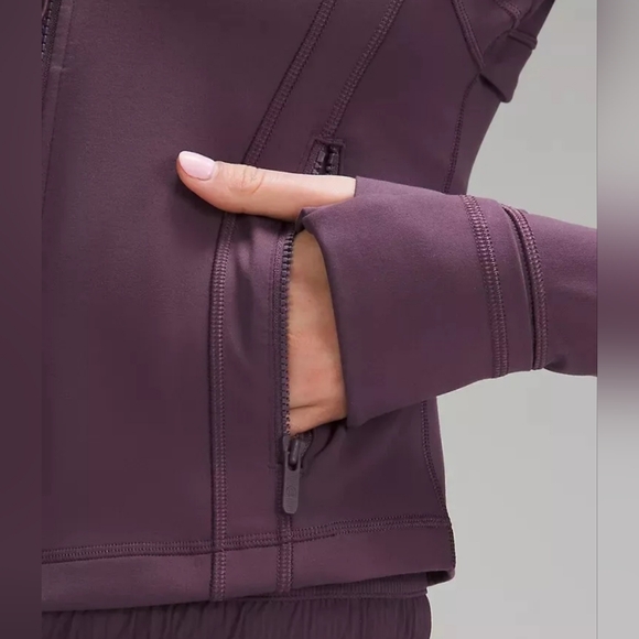 Lululemon wine colored cropped define like new 12 - Picture 7 of 8